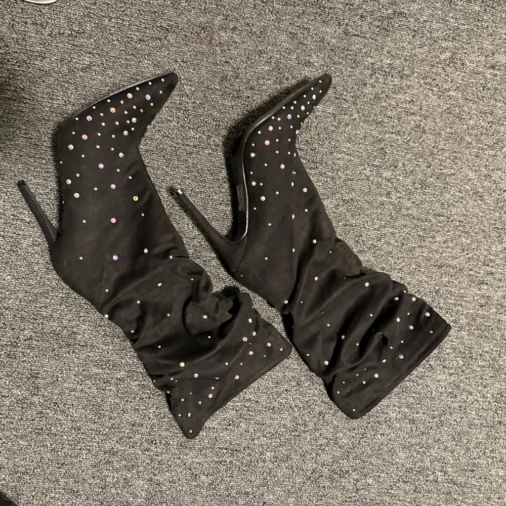 Elegant Black Studded Scrunch Style Women's Boots - Picture 7 of 9